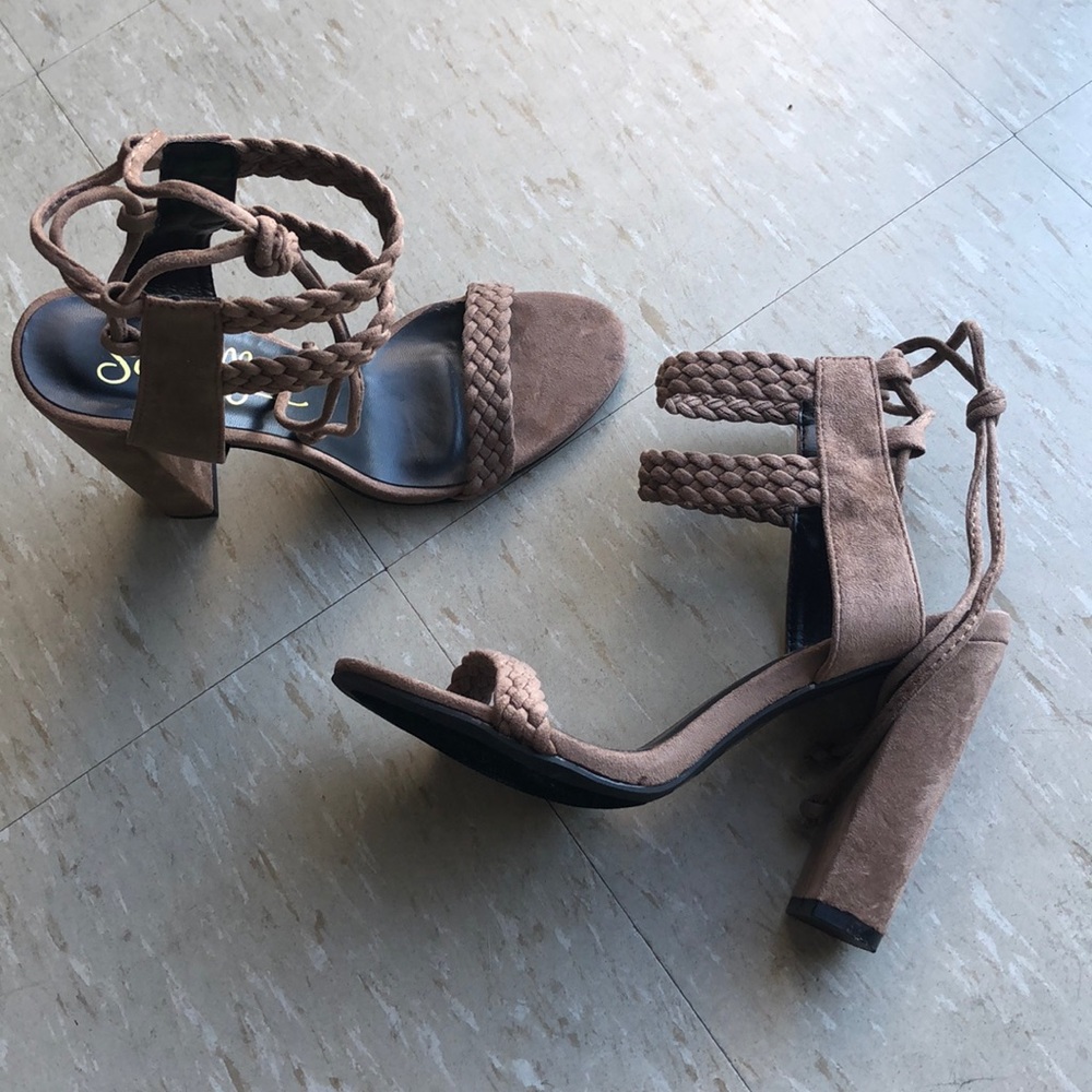 Heels - Picture 3 of 4